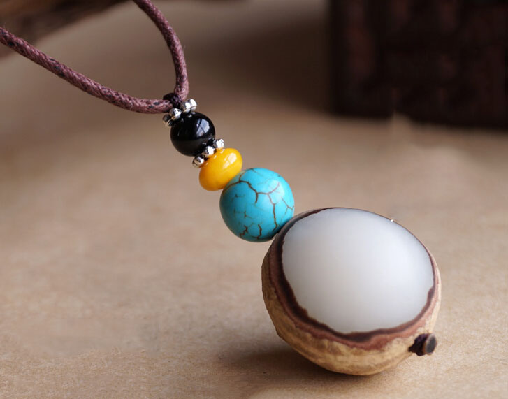 Handmade Exclusive Round Bodhi Seed With Half Peel Black Agate Beads Pendant Necklace
